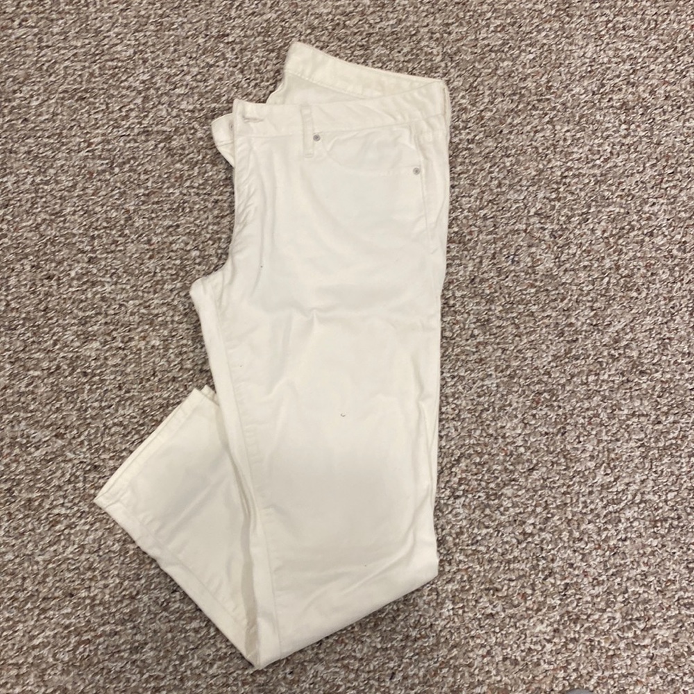 Cropped skinny white jeans. Never worn no tags